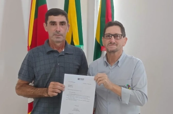 Vereador entrega indicação de emenda ao Poder Executivo