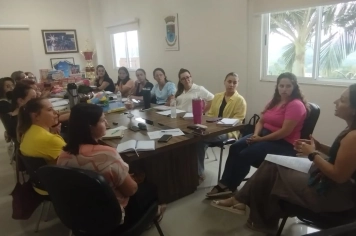 Equipe do Centro Multidisciplinar de Rodeio Bonito realiza reunião de alinhamento