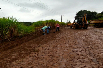 CHUVA CAUSA DANOS NAS ESTRADAS DO MUNICÍPIO