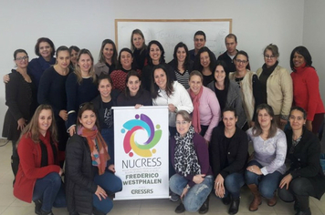 ASSISTENTES SOCIAIS PARTICIPAM DE CAPACITAÇÃO