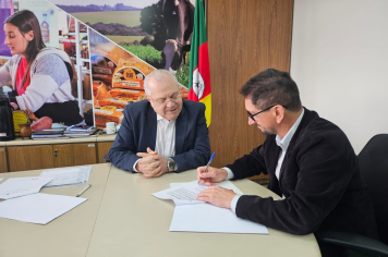 Prefeito Paulo Duarte assina convênio para investimento na agricultura 