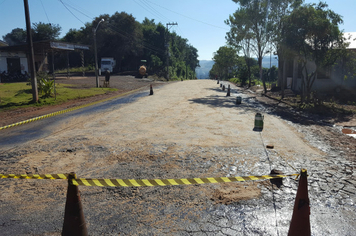 OBRA ESTÁ SENDO REALIZADA NA AVENIDA DO COMÉRCIO