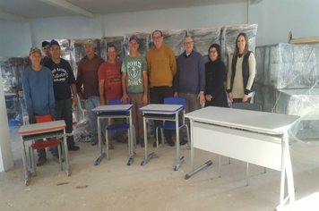 MOBILIÁRIO ESCOLAR É RECEBIDO