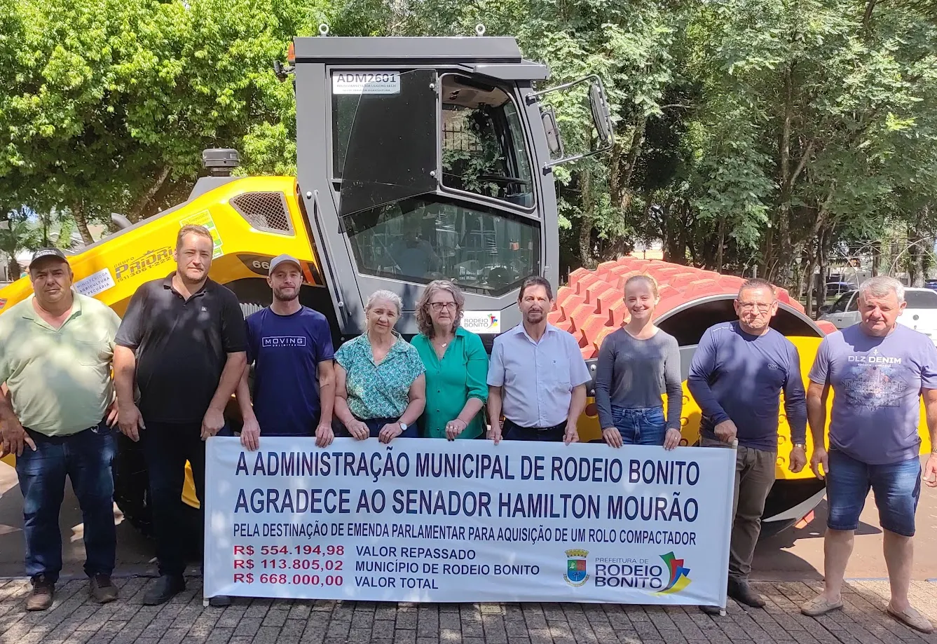 Rodeio Bonito adquire rolo compactador com emenda do senador Hamilton Mourão