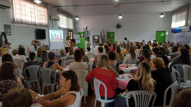 CHÁ DAS MÃES É REALIZADO PELA LIGA RODEIENSE DE COMBATE AO CÂNCER