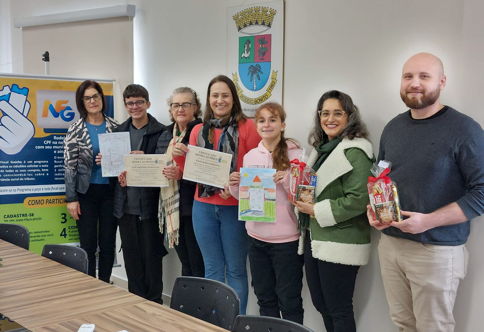 ALUNOS RECEBEM CERTIFICADOS DE PARTICIPAÇÃO E DESTAQUE NO CONCURSO MUNICIPAL ESCOLAR DE CIDADANIA FISCAL – EDIÇÃO 2024