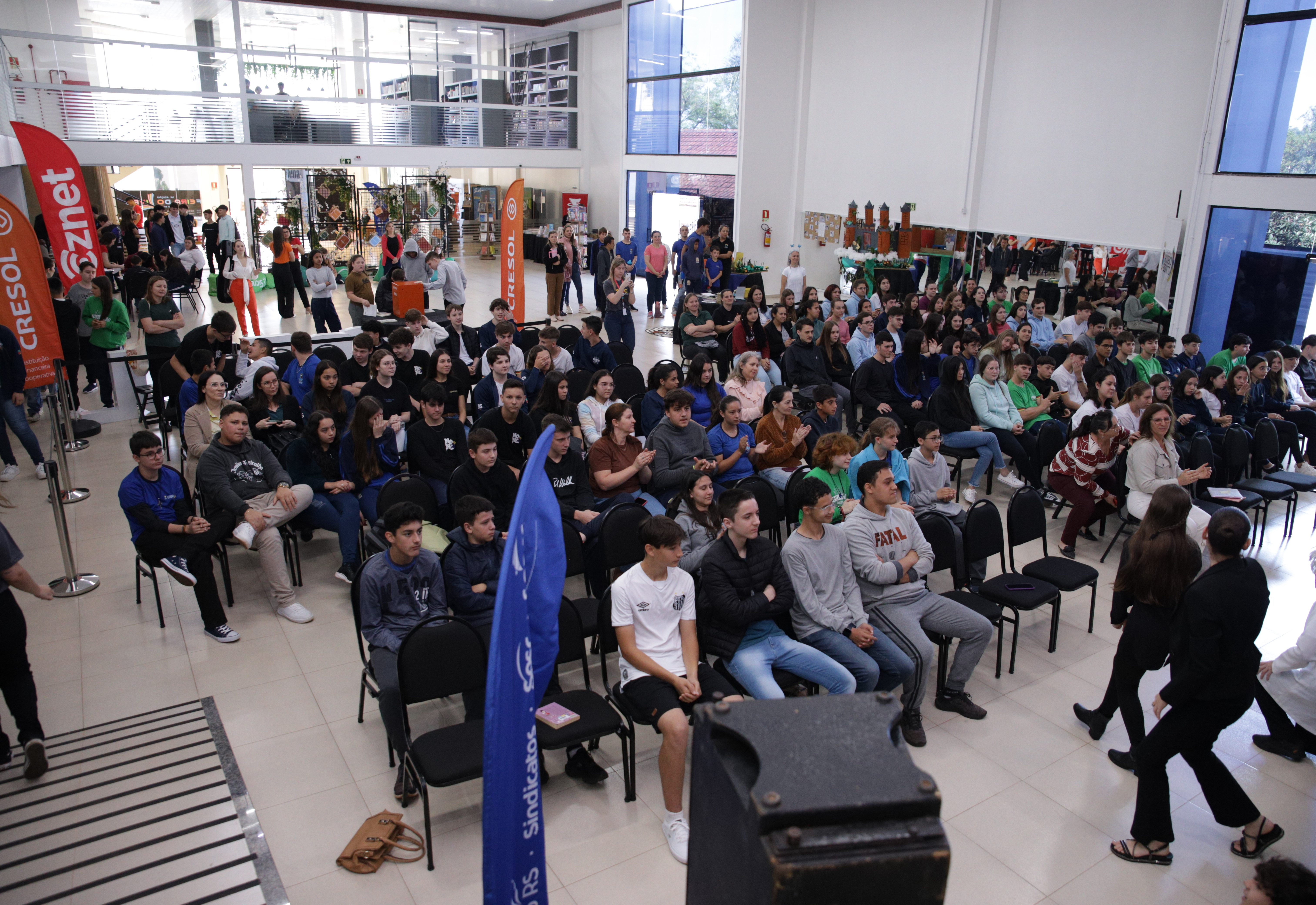 Feira do livro desperta para o hábito da leitura e proporciona atrações culturais em Rodeio Bonito