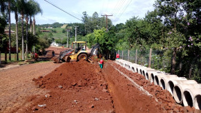 OBRAS NA RUA LUIZ POSSAMAI