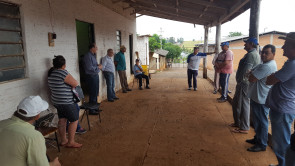 EQUIPE DE SERVIDORES COMEÇA LIMPEZA NA CIDADE