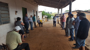 EQUIPE DE SERVIDORES COMEÇA LIMPEZA NA CIDADE