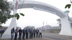 COOPERATIVAS SÃO HOMENAGEADAS PELA ADMINISTRAÇÃO MUNICIPAL