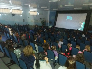 SESSÃO DE CINEMA É OFERECIDA AOS ALUNOS