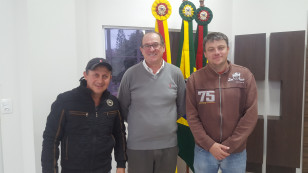 ASSESSOR DA DEPUTADA FEDERAL YEDA CRUSIUS VISITA MUNICÍPIO