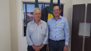 PREFEITO RECEBE VISITA DO CÔNEGO HÉLIO LUIZ WELTER