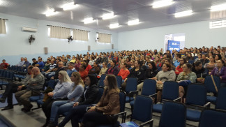 SERVIDORES PARTICIPAM DE ENCONTRO