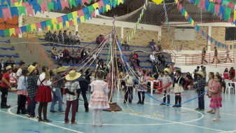 ESCOLAS MUNICIPAIS REALIZAM FESTAS JUNINAS