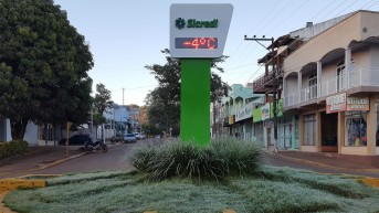 GEADA E FRIO MARCAM O INÍCIO DO DIA