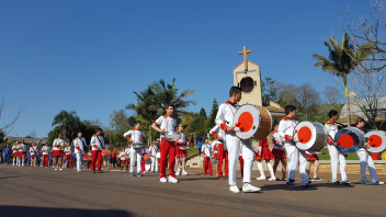 DESFILE CÍVICO É REALIZADO NO DISTRITO DE SALTINHO